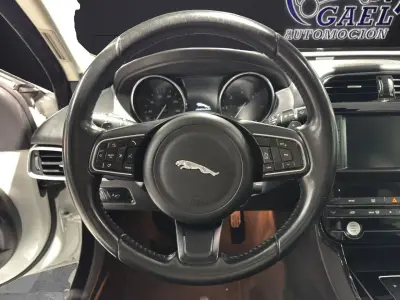Jaguar XE 2017 · foto 10