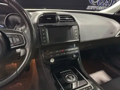 Jaguar XE 2017 · foto 13