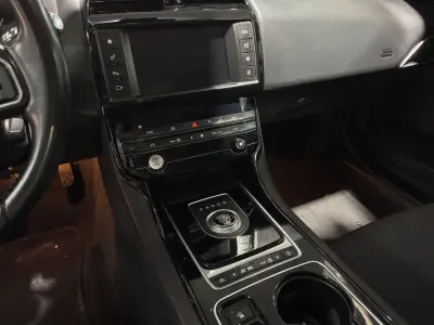 Jaguar XE 2017 · foto 14