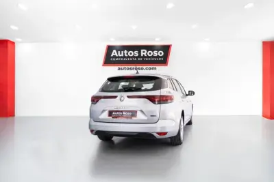 Renault Megane 2021 · foto 3
