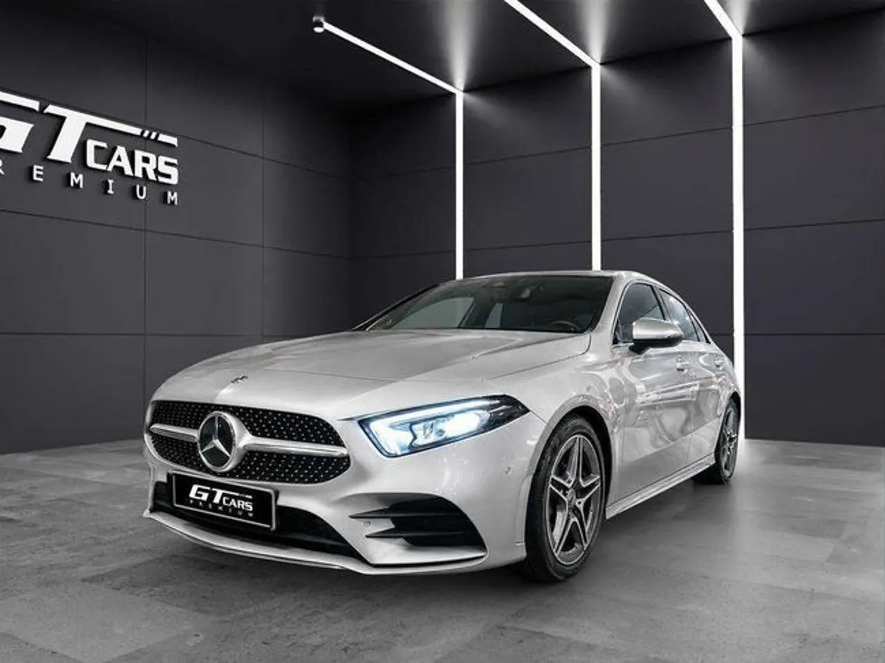 Mercedes-Benz Clase A 2022 en 2 islas · CEC