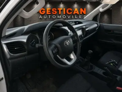 Toyota Hilux 2021 · foto 10