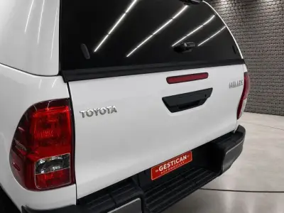 Toyota Hilux 2021 · foto 7