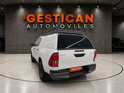 Toyota Hilux 2021 · foto 6