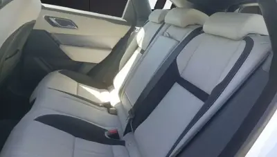 Land Rover Range Rover Velar 2023 · foto 8