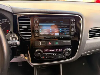 Mitsubishi Outlander 2016 · foto 8