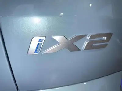 BMW iX2 2025 · foto 8