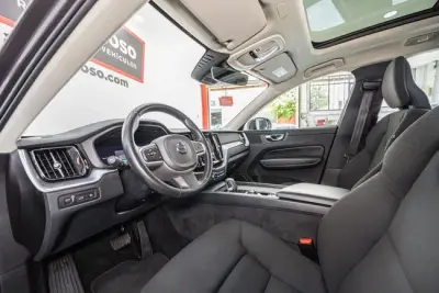 Volvo XC60 2021 · foto 4