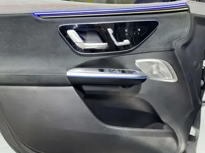 Mercedes-Benz EQE SUV 2023 · foto 14