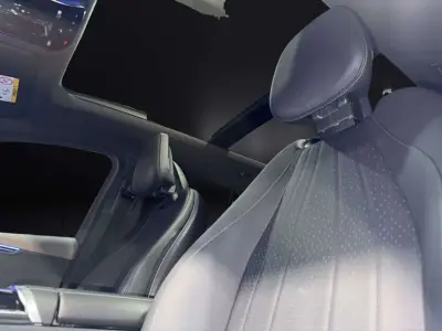 Mercedes-Benz EQE SUV 2023 · foto 16
