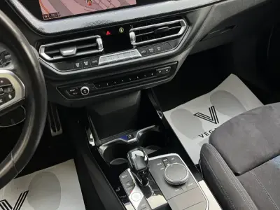 BMW Serie 1 2021 · foto 12