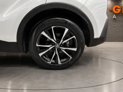 Toyota C-HR 2025 · foto 5