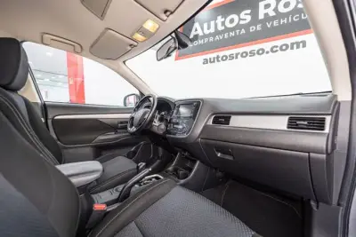 Mitsubishi Outlander 2016 · foto 6