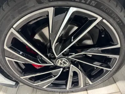 Volkswagen Golf GTI 2021 · foto 15