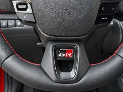 Toyota C-HR 2024 · foto 10