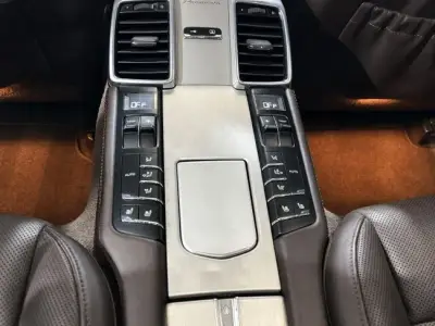 Porsche Panamera 2011 · foto 17