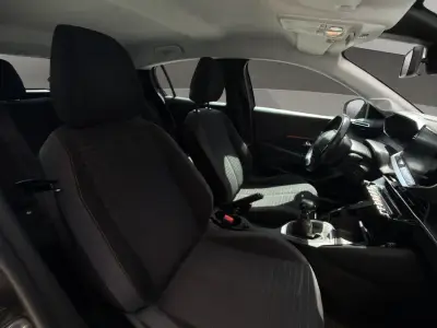 Peugeot 208 2021 · foto 17