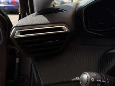Peugeot 208 2021 · foto 20