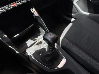 Peugeot 208 2021 · foto 10