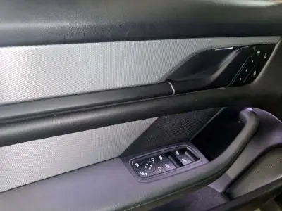 Porsche Taycan 2021 · foto 14
