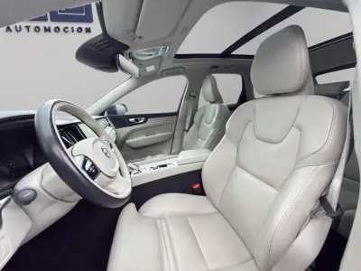 Volvo XC60 2021 · foto 10