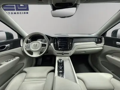 Volvo XC60 2021 · foto 17