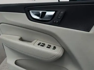 Volvo XC60 2021 · foto 14