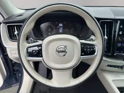 Volvo XC60 2021 · foto 15