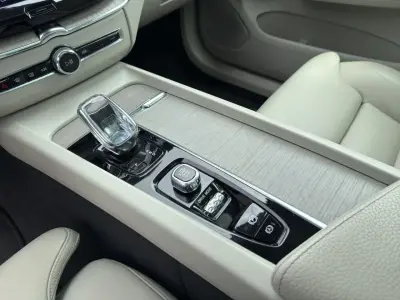Volvo XC60 2021 · foto 12