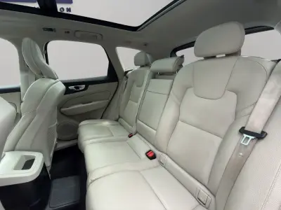 Volvo XC60 2021 · foto 16