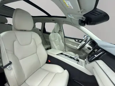 Volvo XC60 2021 · foto 19