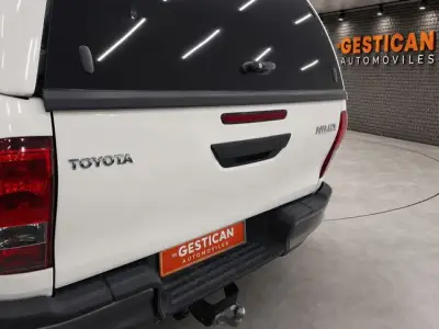 Toyota Hilux 2021 · foto 7
