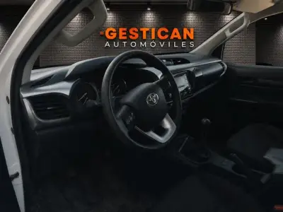 Toyota Hilux 2021 · foto 10
