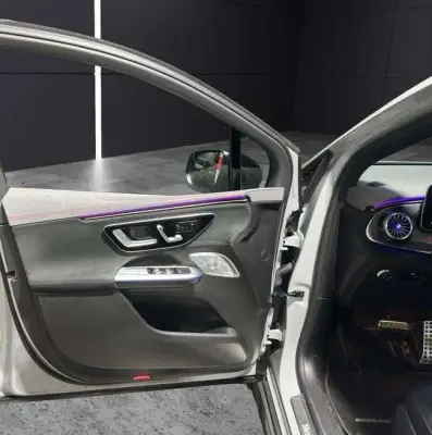 Mercedes-Benz EQE 2023 · foto 12