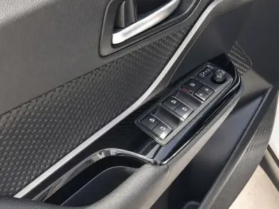 Toyota C-HR 2018 · foto 15