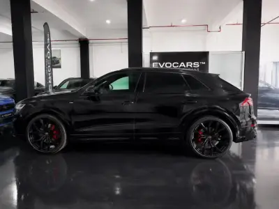 Audi RS Q8 2021 · foto 8