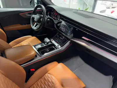 Audi RS Q8 2021 · foto 3