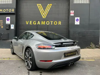 Porsche Cayman 2017 · foto 2