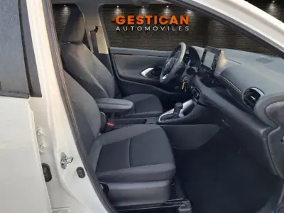 Toyota Yaris 2022 · foto 11