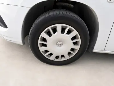 Opel Combo 2023 · foto 9