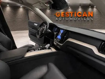 Volvo XC60 2021 · foto 9