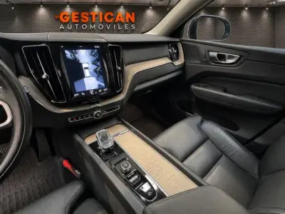 Volvo XC60 2021 · foto 10