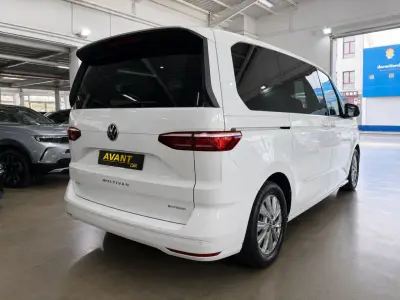 Volkswagen Multivan 2022 · foto 8
