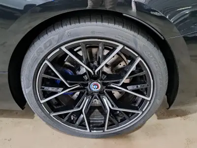 BMW M8 2022 · foto 11