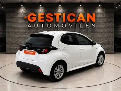 Toyota Yaris 2021 · foto 3