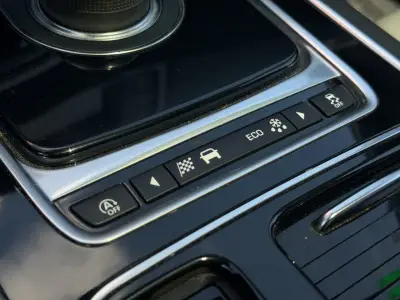 Jaguar XE 2018 · foto 20