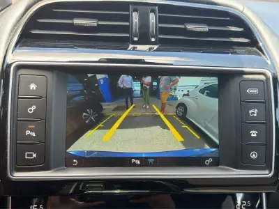 Jaguar XE 2018 · foto 12