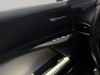 Jaguar XE 2018 · foto 11