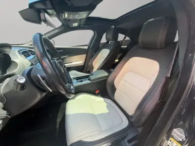 Jaguar XE 2018 · foto 9