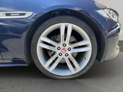 Jaguar XE 2018 · foto 10